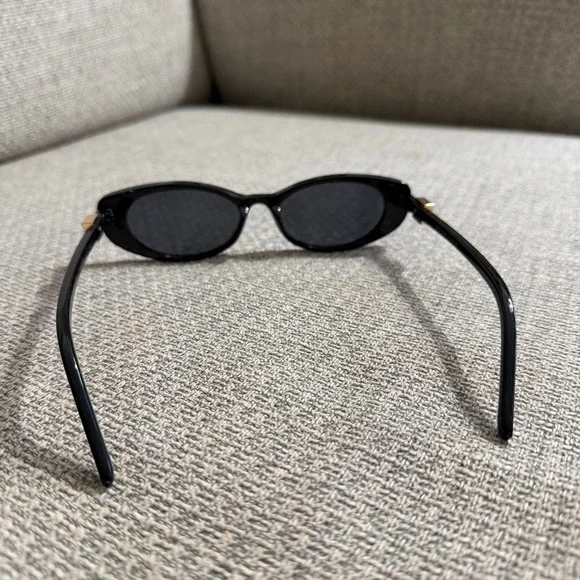 Black Fashion Sunglasses - Picture 5 of 8